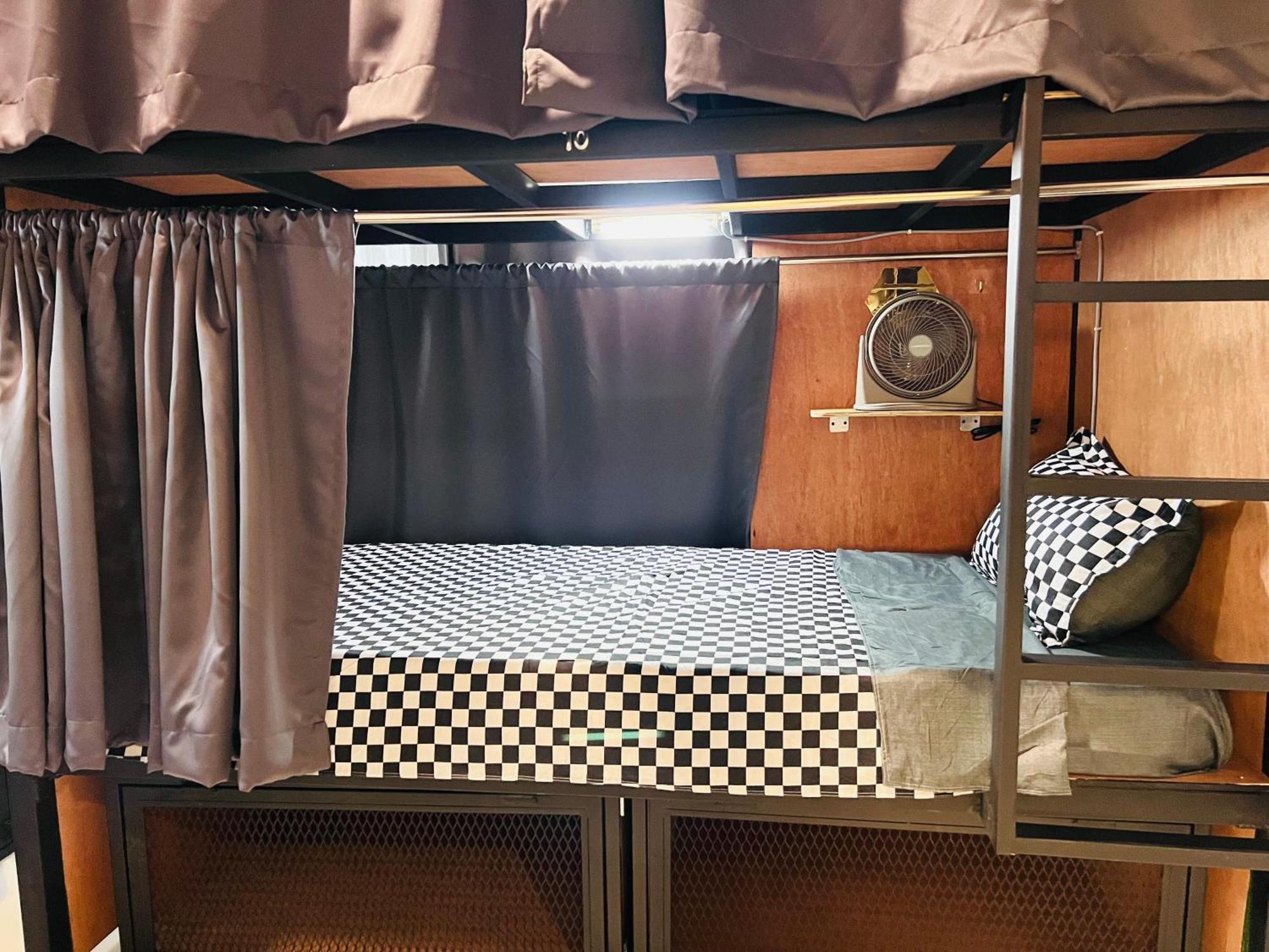 Regalia Spritz Empire Hostel Kuala Lumpur Luaran gambar