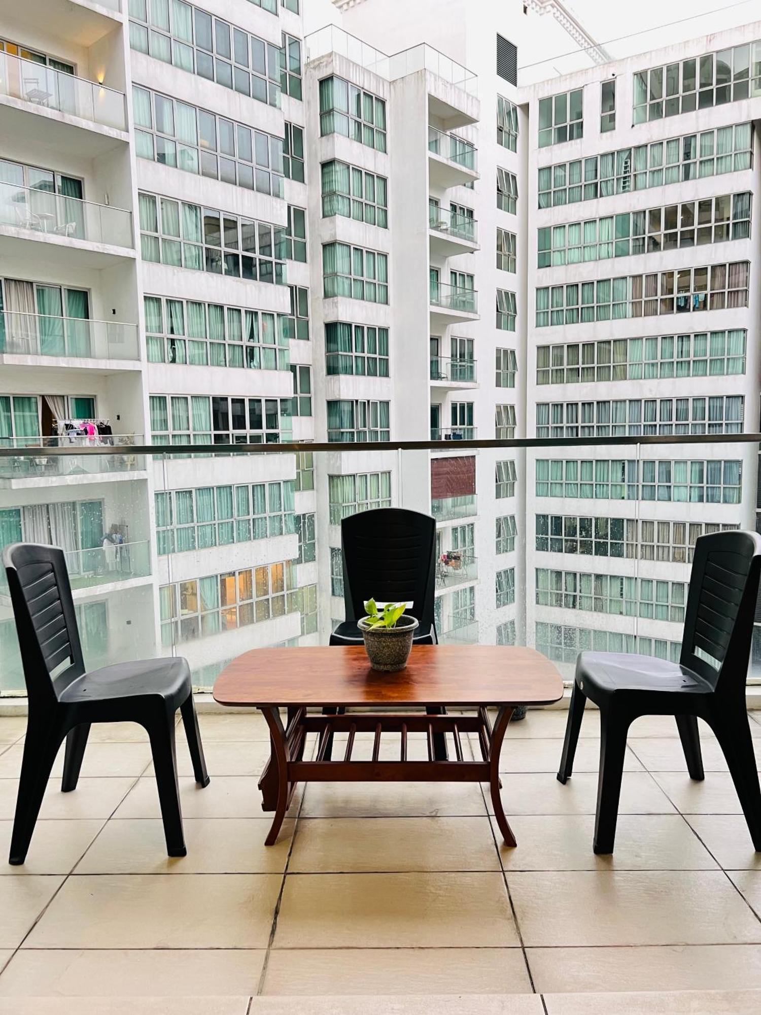 Regalia Spritz Empire Hostel Kuala Lumpur Luaran gambar