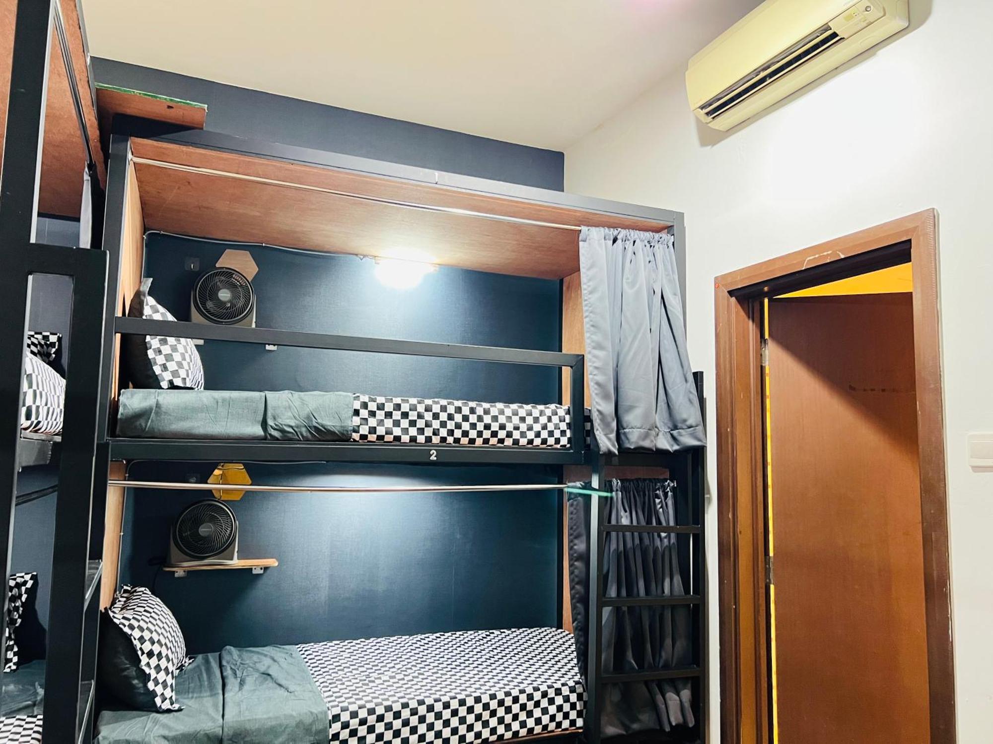 Regalia Spritz Empire Hostel Kuala Lumpur Luaran gambar